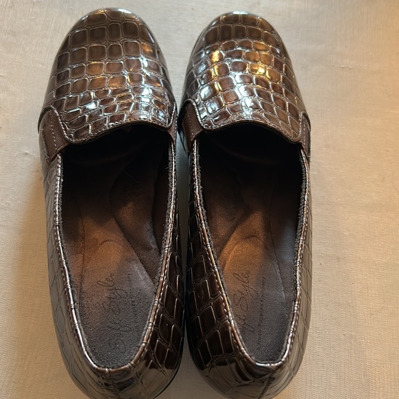 Worn once, Soft Style animal print shoes. - Picture 7 of 7